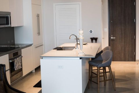 Condo in Miami, Florida, 1 bedroom  № 1953809 - photo 22