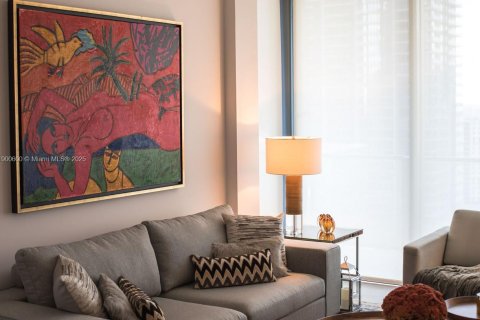 Condo in Miami, Florida, 1 bedroom  № 1953809 - photo 7