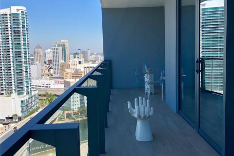 Condo in Miami, Florida, 1 bedroom  № 1953809 - photo 2