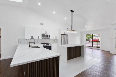 Casa en venta en Orlando, Florida, 4 dormitorios, 222.59 m2 № 1822881 - foto 12