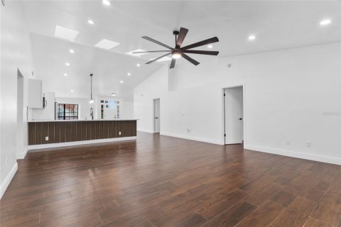 Casa en venta en Orlando, Florida, 4 dormitorios, 222.59 m2 № 1822881 - foto 22