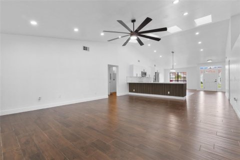 Casa en venta en Orlando, Florida, 4 dormitorios, 222.59 m2 № 1822881 - foto 21