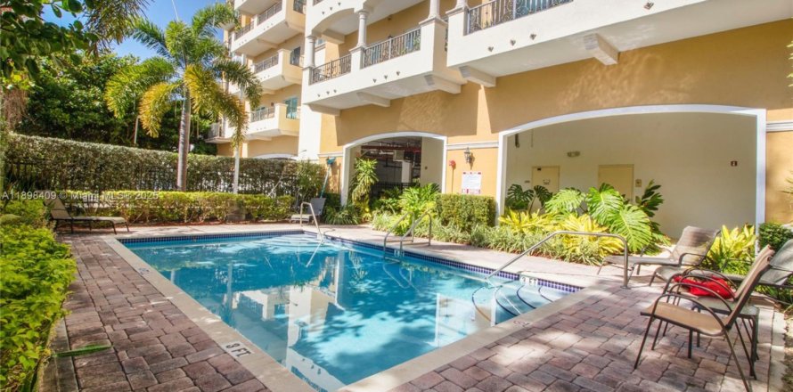Condo in Coral Gables, Florida, 2 bedrooms  № 1954513