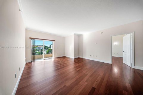 Condo in Coral Gables, Florida, 2 bedrooms  № 1954513 - photo 9