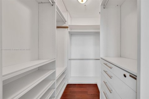 Condo in Coral Gables, Florida, 2 bedrooms  № 1954513 - photo 13