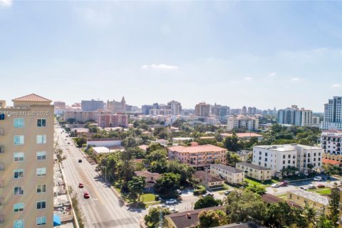 Condo in Coral Gables, Florida, 2 bedrooms  № 1954513 - photo 25