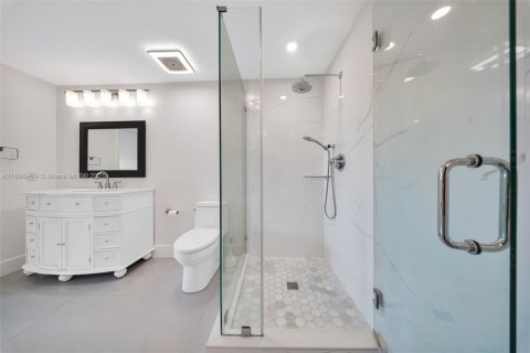 Condo in Coral Gables, Florida, 2 bedrooms  № 1954513 - photo 11