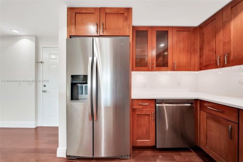 Condo in Coral Gables, Florida, 2 bedrooms  № 1954513 - photo 4