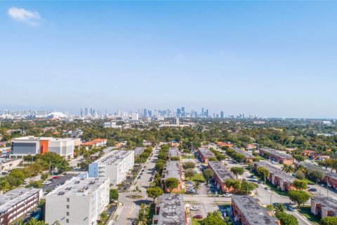 Condo in Coral Gables, Florida, 2 bedrooms  № 1954513 - photo 24