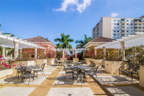 Condo in Coral Gables, Florida, 2 bedrooms  № 1954513 - photo 18