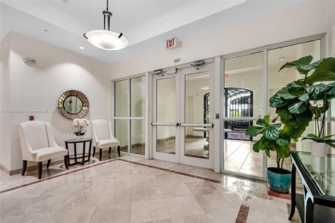 Condo in Coral Gables, Florida, 2 bedrooms  № 1954513 - photo 19
