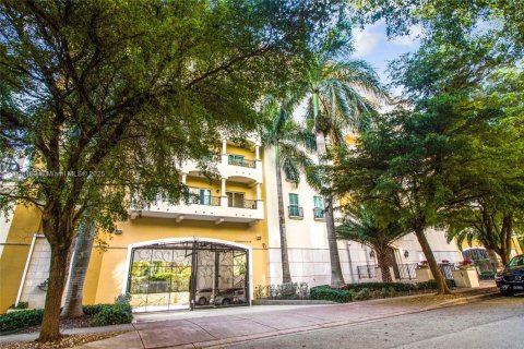 Condo in Coral Gables, Florida, 2 bedrooms  № 1954513 - photo 22