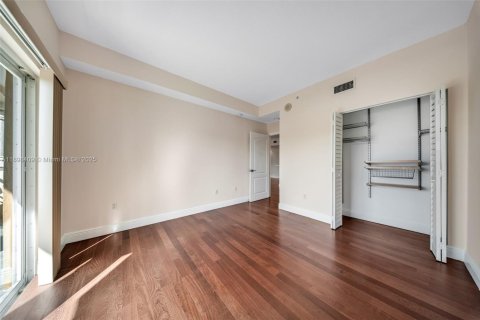 Condo in Coral Gables, Florida, 2 bedrooms  № 1954513 - photo 14