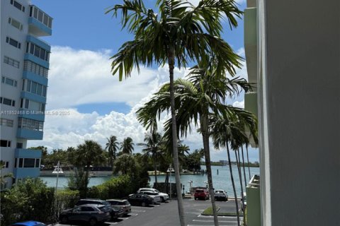Condo in Bay Harbor Islands, Florida, 1 bedroom  № 1881517 - photo 7