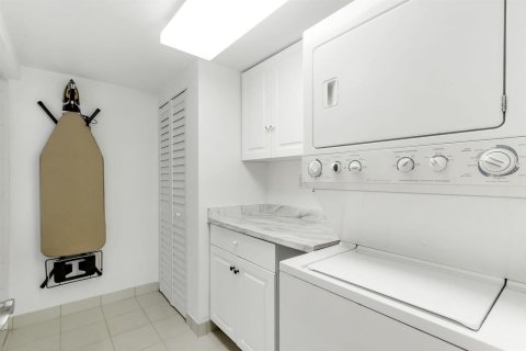 Condo in Fort Lauderdale, Florida, 3 bedrooms  № 2242331 - photo 22