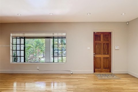 Casa en venta en Miami, Florida, 3 dormitorios, 154.96 m2 № 2038779 - foto 2