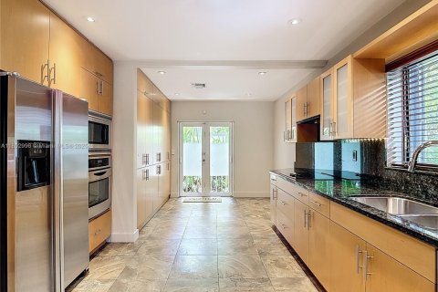 Casa en venta en Miami, Florida, 3 dormitorios, 154.96 m2 № 2038779 - foto 5