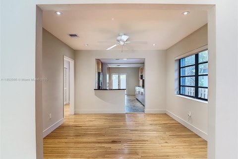 Casa en venta en Miami, Florida, 3 dormitorios, 154.96 m2 № 2038779 - foto 4