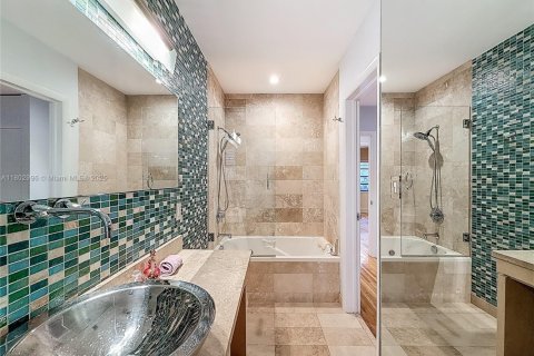 Casa en venta en Miami, Florida, 3 dormitorios, 154.96 m2 № 2038779 - foto 9