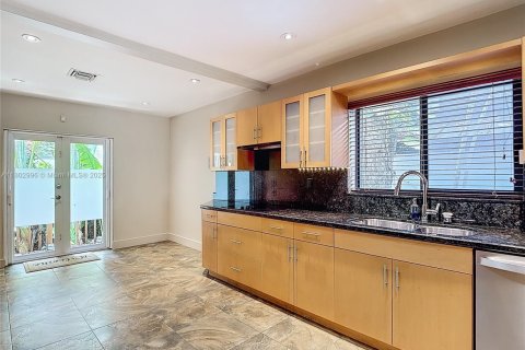 Casa en venta en Miami, Florida, 3 dormitorios, 154.96 m2 № 2038779 - foto 6