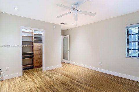 Casa en venta en Miami, Florida, 3 dormitorios, 154.96 m2 № 2038779 - foto 12