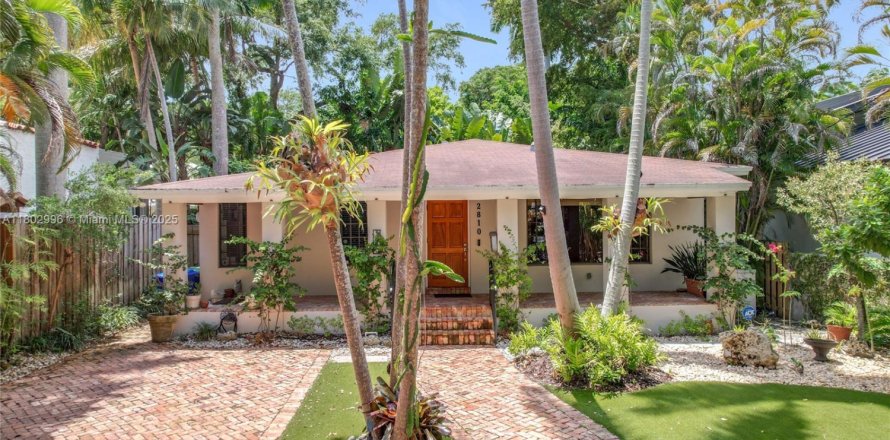 Casa en Miami, Florida 3 dormitorios, 154.96 m2 № 2038779