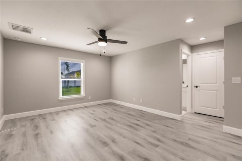 House in Cape Coral, Florida 4 bedrooms, 168.06 sq.m. № 1733487 - photo 7