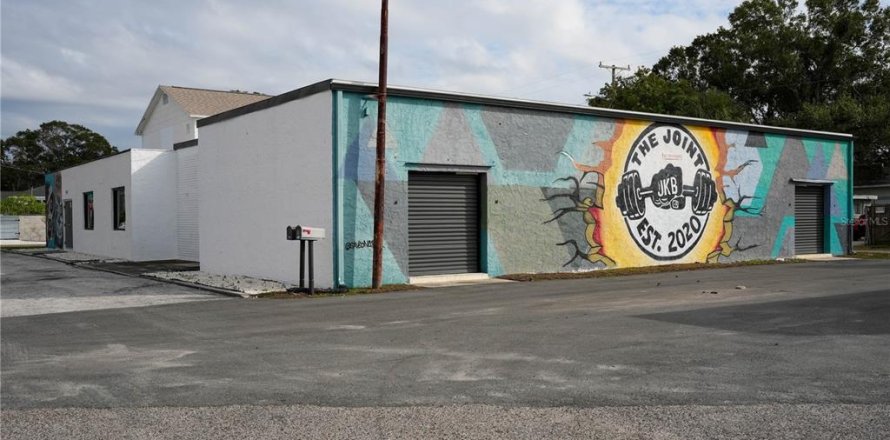 Commercial property in Saint Petersburg, Florida 496.84 sq.m. № 2196929