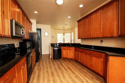 House in Weeki Wachee, Florida 3 bedrooms, 192.31 sq.m. № 1592894 - photo 9