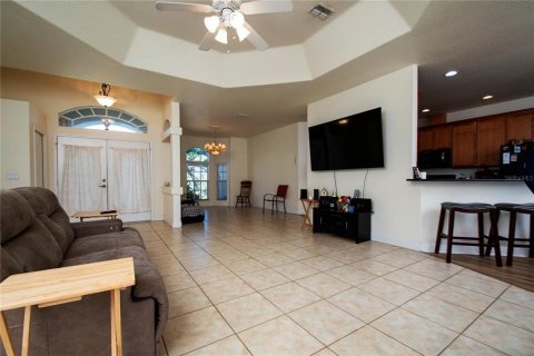 House in Weeki Wachee, Florida 3 bedrooms, 192.31 sq.m. № 1592894 - photo 2