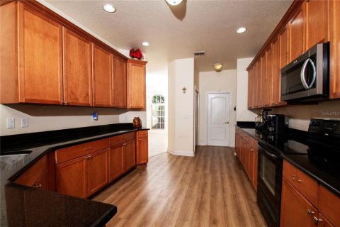 House in Weeki Wachee, Florida 3 bedrooms, 192.31 sq.m. № 1592894 - photo 10