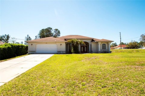 House in Weeki Wachee, Florida 3 bedrooms, 192.31 sq.m. № 1592894 - photo 1
