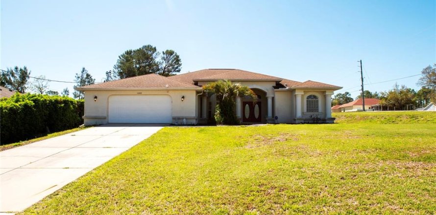 House in Weeki Wachee, Florida 3 bedrooms, 192.31 sq.m. № 1592894