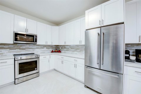 Купить виллу или дом в Пальметто-Бей, Флорида 5 спален, 264.59м2, № 1960914 - фото 14