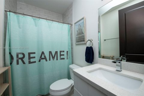 Купить виллу или дом в Пальметто-Бей, Флорида 5 спален, 264.59м2, № 1960914 - фото 22