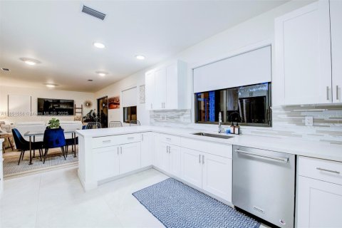 Купить виллу или дом в Пальметто-Бей, Флорида 5 спален, 264.59м2, № 1960914 - фото 15