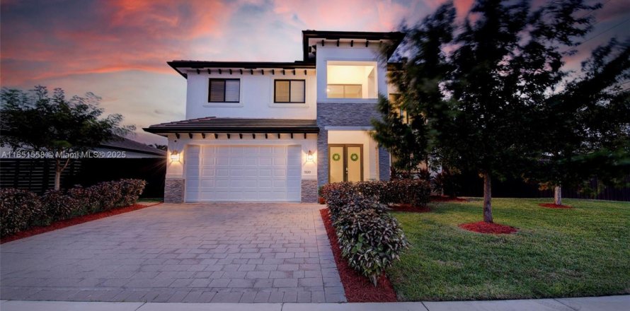 Дом в Пальметто-Бей, Флорида 5 спален, 264.59м2 № 1960914