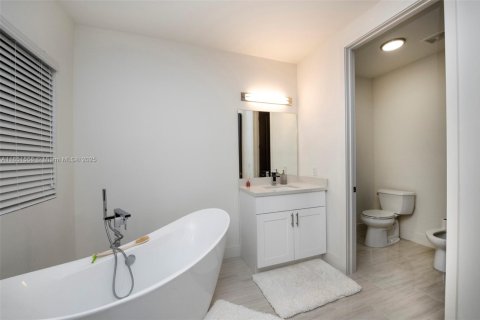 Купить виллу или дом в Пальметто-Бей, Флорида 5 спален, 264.59м2, № 1960914 - фото 20