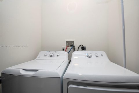 Купить виллу или дом в Пальметто-Бей, Флорида 5 спален, 264.59м2, № 1960914 - фото 25