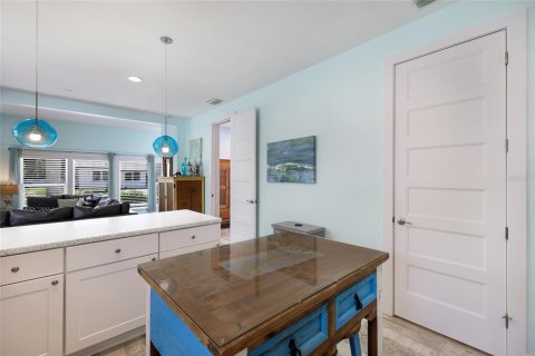 House in Anna Maria, Florida 3 bedrooms, 129.88 sq.m. № 2224393 - photo 15