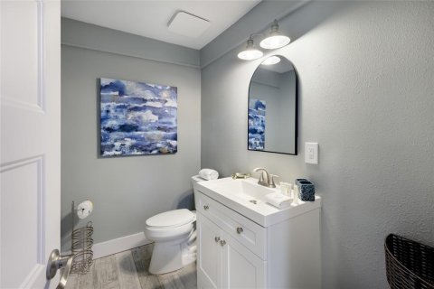 House in Anna Maria, Florida 3 bedrooms, 129.88 sq.m. № 2224393 - photo 19