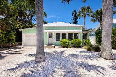 House in Anna Maria, Florida 3 bedrooms, 129.88 sq.m. № 2224393 - photo 2