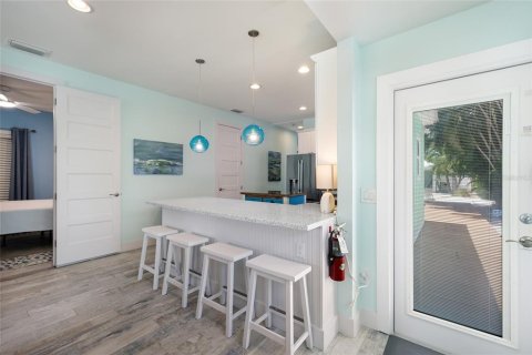 House in Anna Maria, Florida 3 bedrooms, 129.88 sq.m. № 2224393 - photo 11
