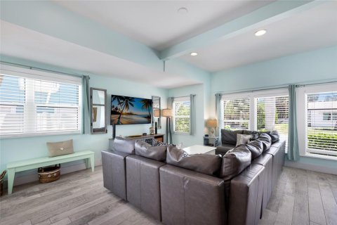 House in Anna Maria, Florida 3 bedrooms, 129.88 sq.m. № 2224393 - photo 8