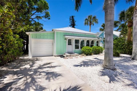 House in Anna Maria, Florida 3 bedrooms, 129.88 sq.m. № 2224393 - photo 3
