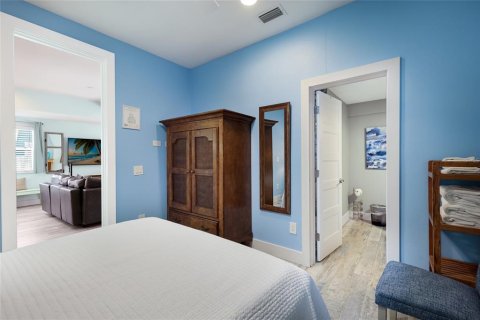 House in Anna Maria, Florida 3 bedrooms, 129.88 sq.m. № 2224393 - photo 18