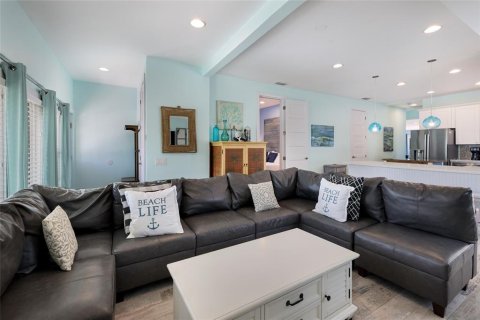 House in Anna Maria, Florida 3 bedrooms, 129.88 sq.m. № 2224393 - photo 7