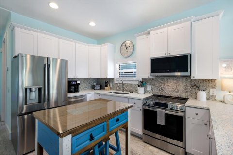 House in Anna Maria, Florida 3 bedrooms, 129.88 sq.m. № 2224393 - photo 13