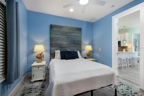 House in Anna Maria, Florida 3 bedrooms, 129.88 sq.m. № 2224393 - photo 17