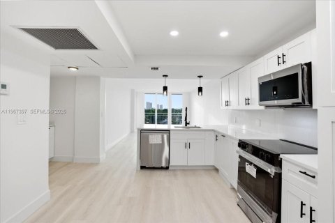 Купить кондоминиум в Форт-Лодердейл, Флорида 2 спальни, 87.33м2, № 2030785 - фото 8